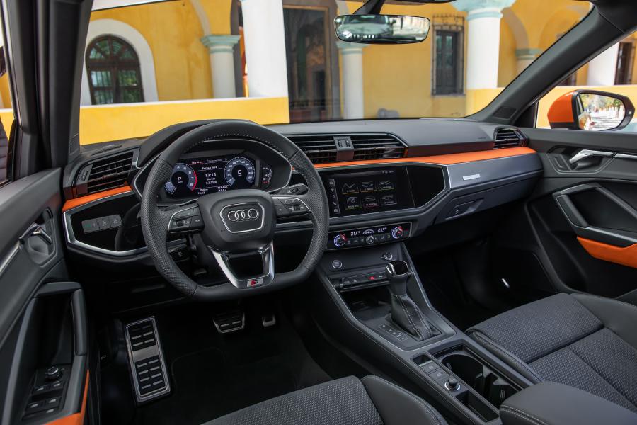Торпедо Audi Q3 35 TFSI S-Line 2020 года  (MX) (фото 31 из 40)